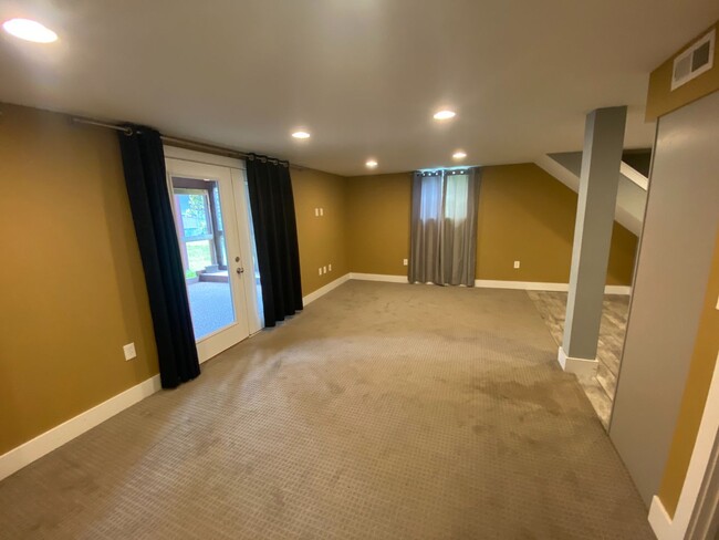 Photo - 615 Continental Dr