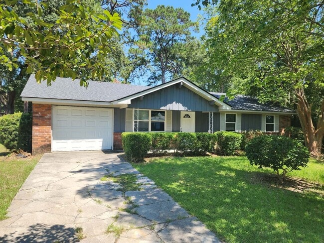Building Photo - *Available Now* Remodeled 3 Bedroom 2 Full bath home in great area in the Hesse K8 School District!!