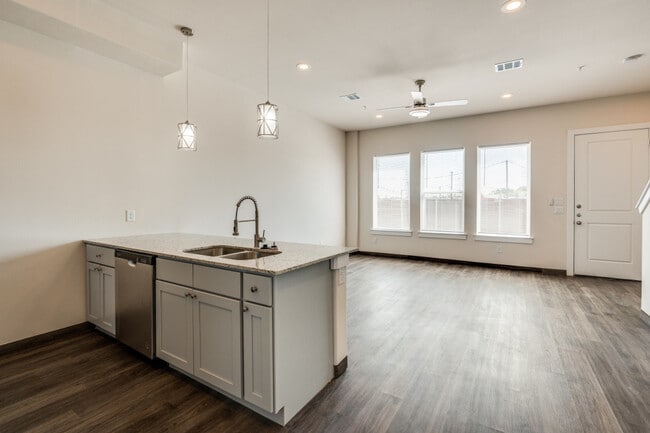 Photo - Oak Creek at University Place