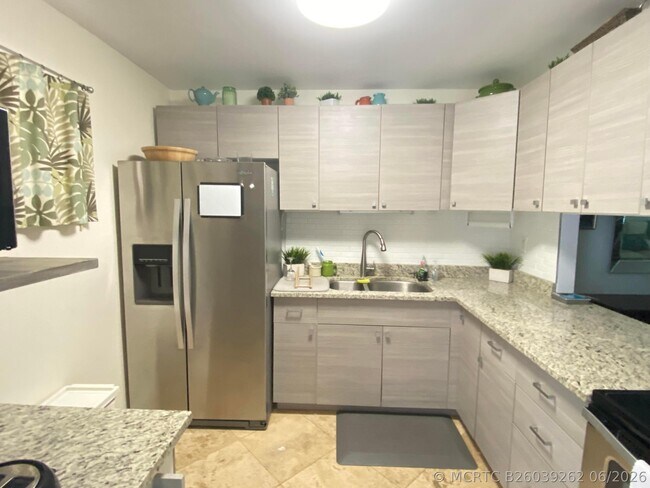 2566 Garden Dr S Unit 306