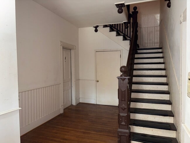 Photo - 1 Bedroom, 1 Bathroom Unit in Greensboro!