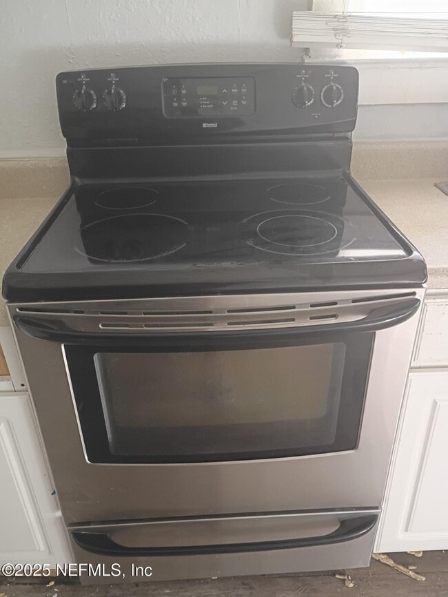 Photo - 1461 W 5th St