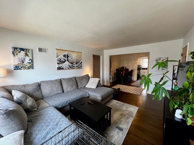 Building Photo - 5315 4 Unit 2