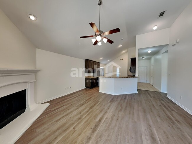 Photo - 429 Brookhollow Ln