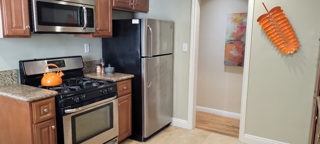 kitchen w appliances - 1357 S Orange Dr Unit 1357
