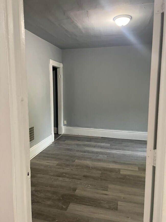 Photo - 1320 Maple St Unit Upper