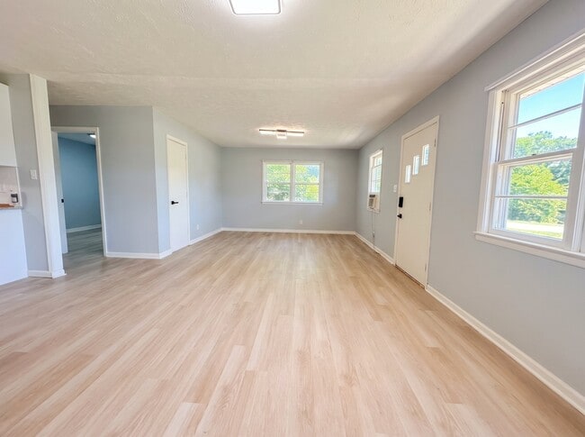 Photo - 512 Boundary Ln