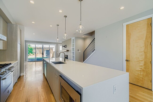 Photo - 1029 32nd St