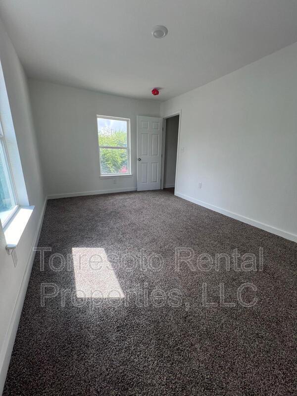 Building Photo - 224 W Pyron Ave Unit Apt B