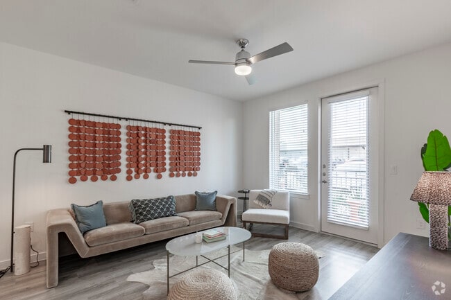 1BR, 1BA - 710 SF