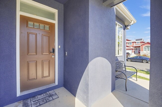 1657 Dyer Loop