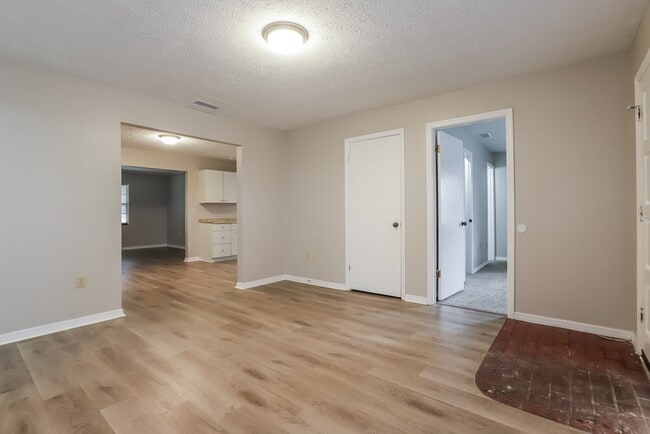 Photo - 717 Ponderosa Dr E