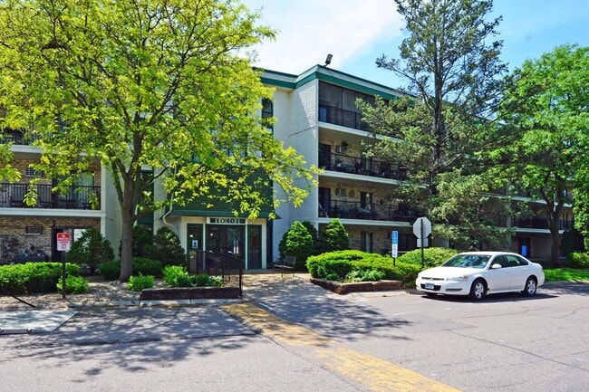Photo - Available now - Top-Floor Living with Style and Convenience in Minnetonka! Unit 505