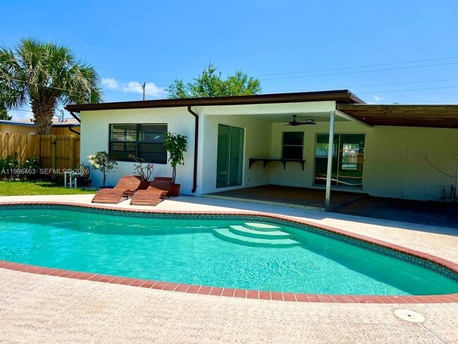 Building Photo - 329 SW 3rd St