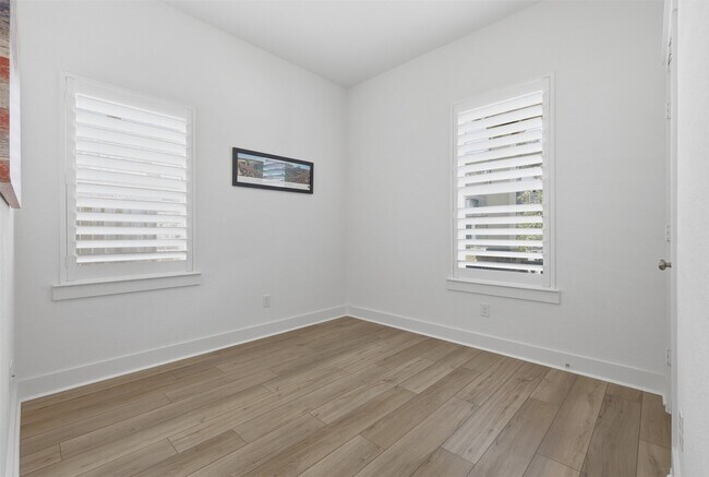Photo - 523 Knolly St