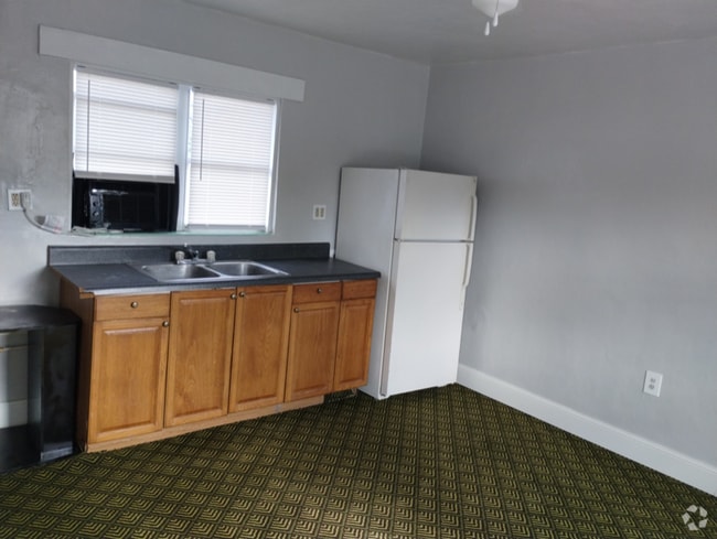 Building Photo - 169 SE Camelot Loop Unit 104 Rental