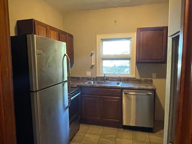 Photo - 904 N Busey Ave