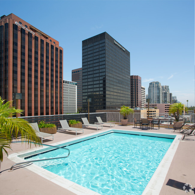 Rooftop Swimming Pool with City Views - Ashton Towers Rental