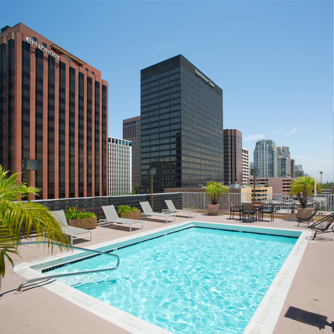 Rooftop Swimming Pool with City Views - Ashton Towers Apartments