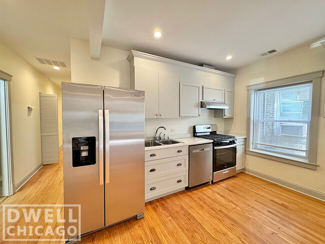 Photo - 3300 W Wilson Ave Apartments Unit 3256-1