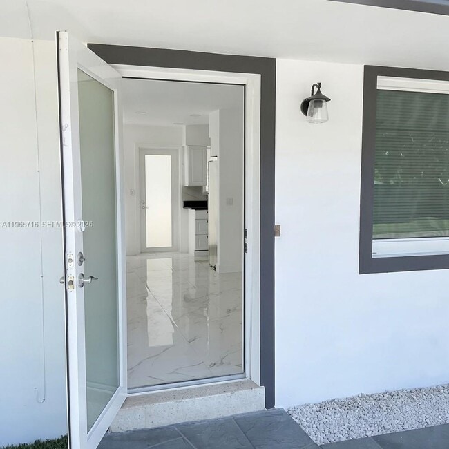 Photo - 2308 NW 3rd Ave Unidad 1