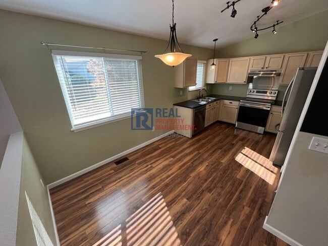 Photo - 4000 Dove Ln