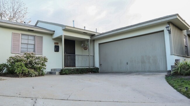 Building Photo - 2BR 1BA Allied Gardens Home - Hardwood Floors, Washer/Dryer, 2 Car Garage, HUGE backyard, 2 Pets ...