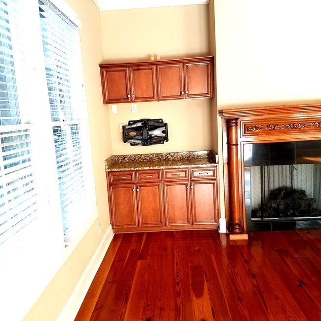 Photo - 3 Bedroom 3.5 Bath Luxury Townhouse
