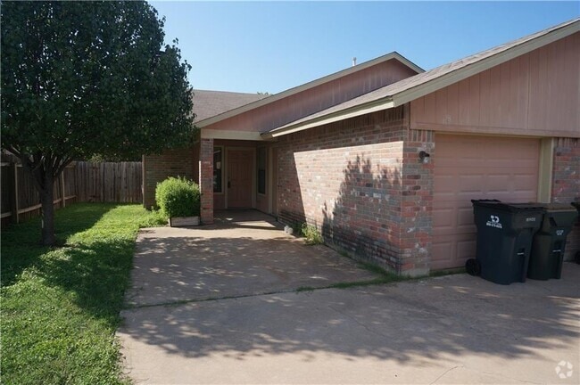 Building Photo - 609 Luther Dr Rental