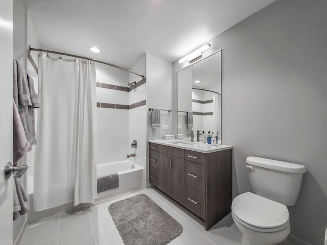 Photo - 1250 N Clark St Unidad 0501