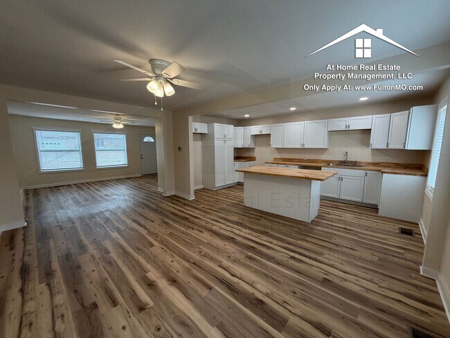 Photo - 703 W 7th St