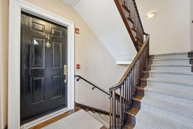 Photo - 2814 Peachtree Rd NW Unit 4