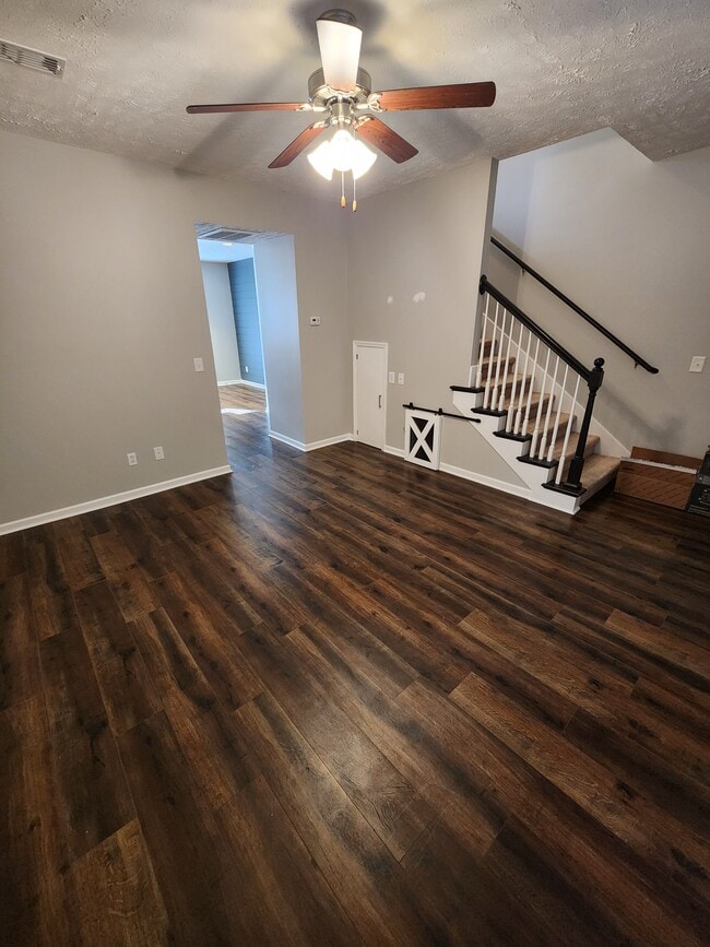 Photo - 826 Lower Park Pl