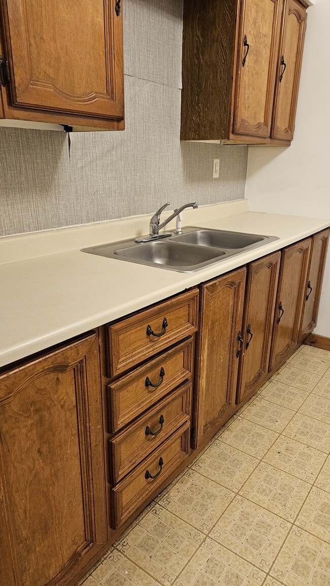 Kitchen - 1208 Highland Ave