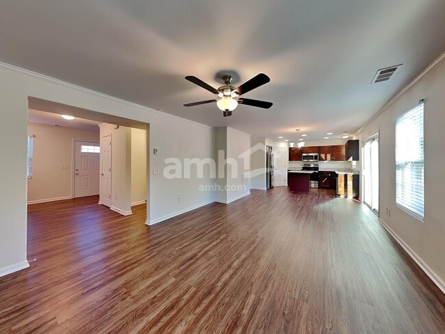 Photo - 1861 Cottage Grove Way