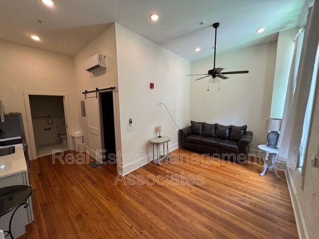 Building Photo - 215 Main St Unit 1B Rental