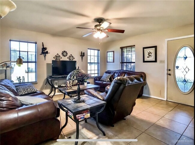 Living rm - 1305 Ambrosia Dr