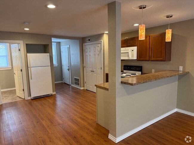 Building Photo - 1006 Avenue H Unit 1 Rental