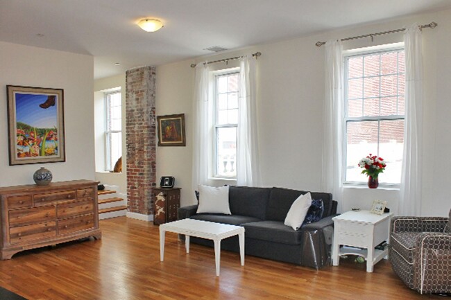 Feb move in - spacious 2BR in downtown Sal... - Feb move in - spacious 2BR in downtown Sal... Rental