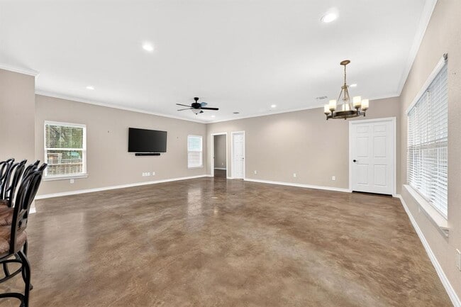 Photo - 606 Rogart Dr