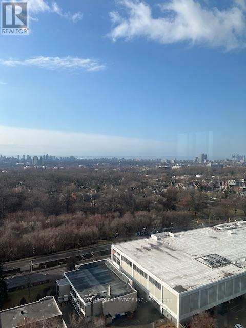 Photo - 310 Tweedsmuir Ave