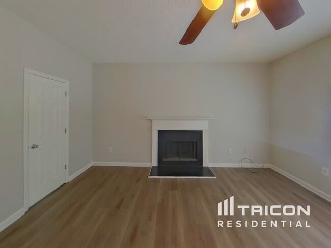 Photo - 660 Escalade Dr