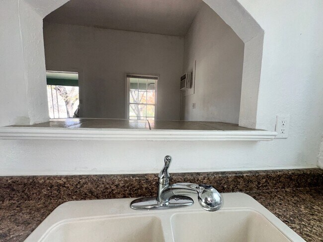 Photo - 1105 N 12th St Unidad 1105 N 12th #1