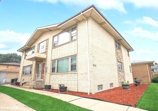 Photo - 7537 W Higgins Rd Unidad 1S Rental