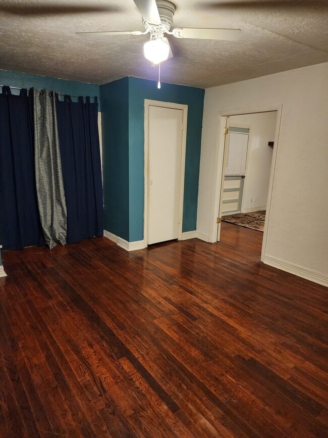 Photo - 2547 Nichols Dr