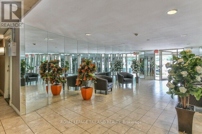 Photo - 570 Proudfoot Ln Unit 907