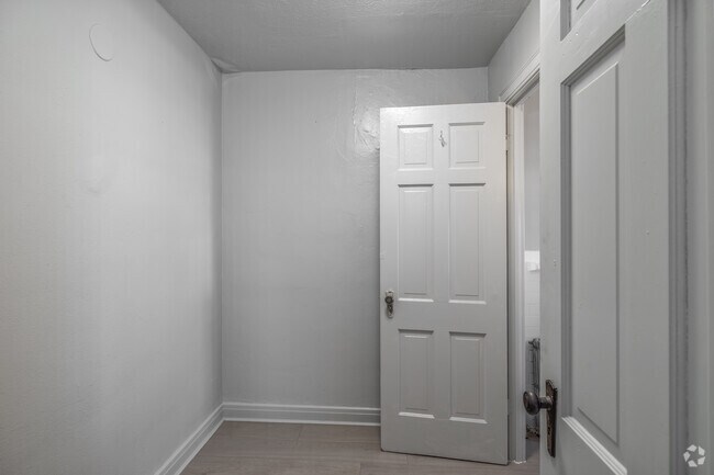 Studio - 379SF - Bonus Room - 1312 Cleveland Ave.