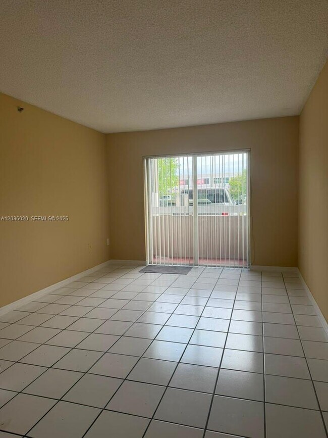 Photo - 600 NW 32nd Pl Unit 105