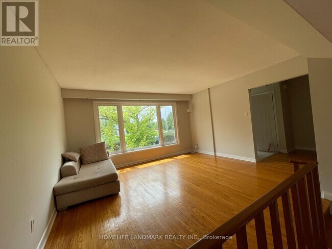 Photo - 1245 Shamir Crescent