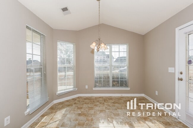 Photo - 429 Legend Oaks Dr